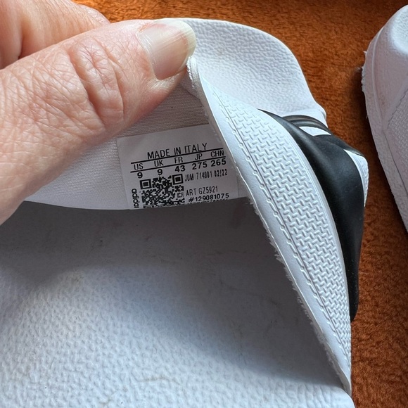 Adidas pool slides 9 - Picture 2 of 4